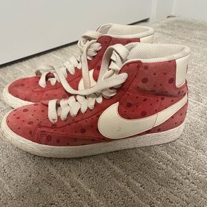 RARE POLKADOT NIKE BLAZERS